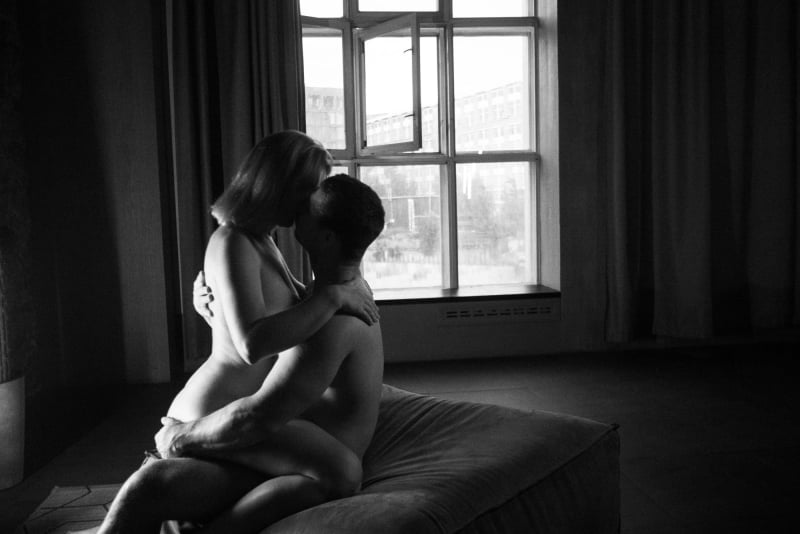 Диктің қынапта каммингінің видеосы